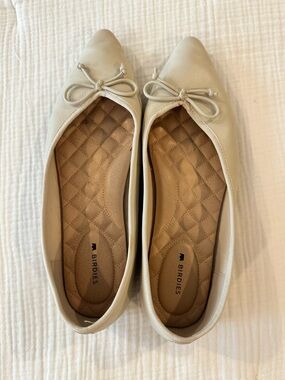Birdies Cream Pointed Toe Quilted-Insole Ballet Flats size 8